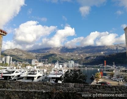 Apartment with sea view, private accommodation in city Budva, Montenegro - Pogled sa balkona 